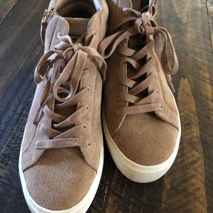 UGG Sneakers
